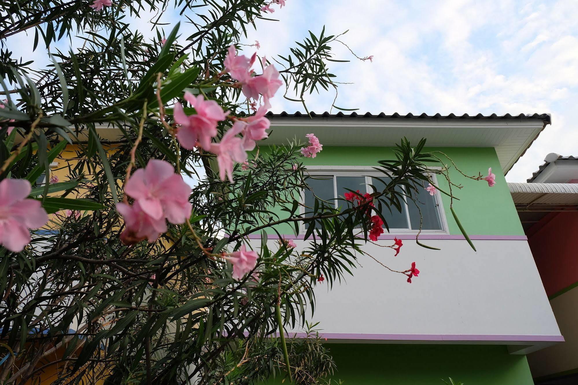 Issara House Bangkok Ξενοδοχείο Εξωτερικό φωτογραφία